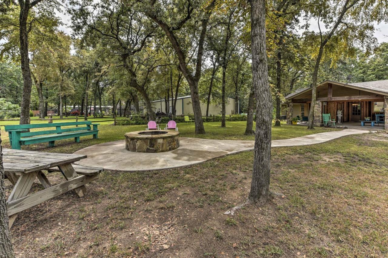 Kingston House With Fire Pit, Short Walk To Lake! Bagian luar foto