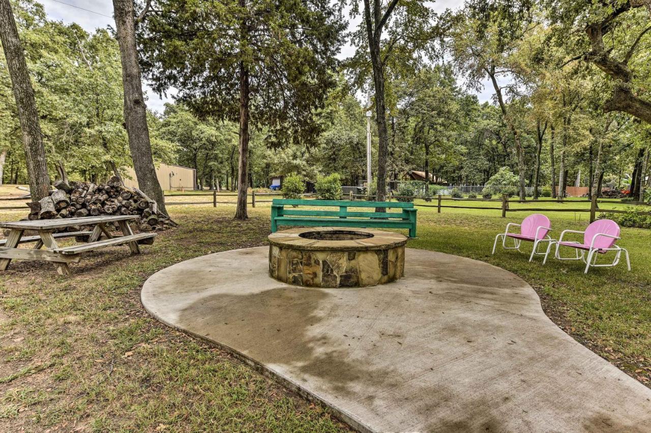Kingston House With Fire Pit, Short Walk To Lake! Bagian luar foto