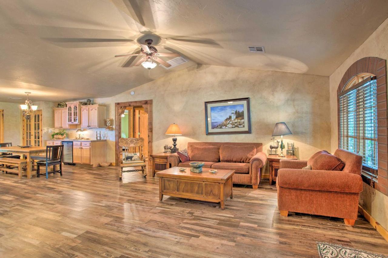 Kingston House With Fire Pit, Short Walk To Lake! Bagian luar foto