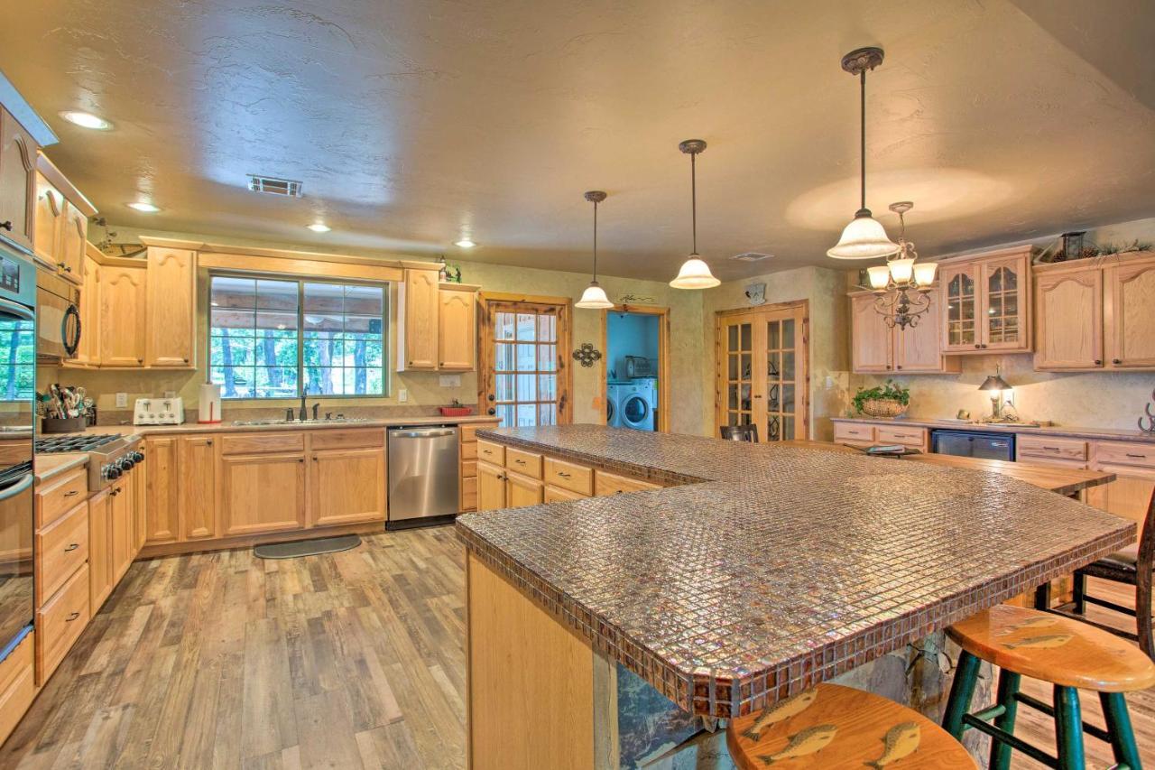 Kingston House With Fire Pit, Short Walk To Lake! Bagian luar foto